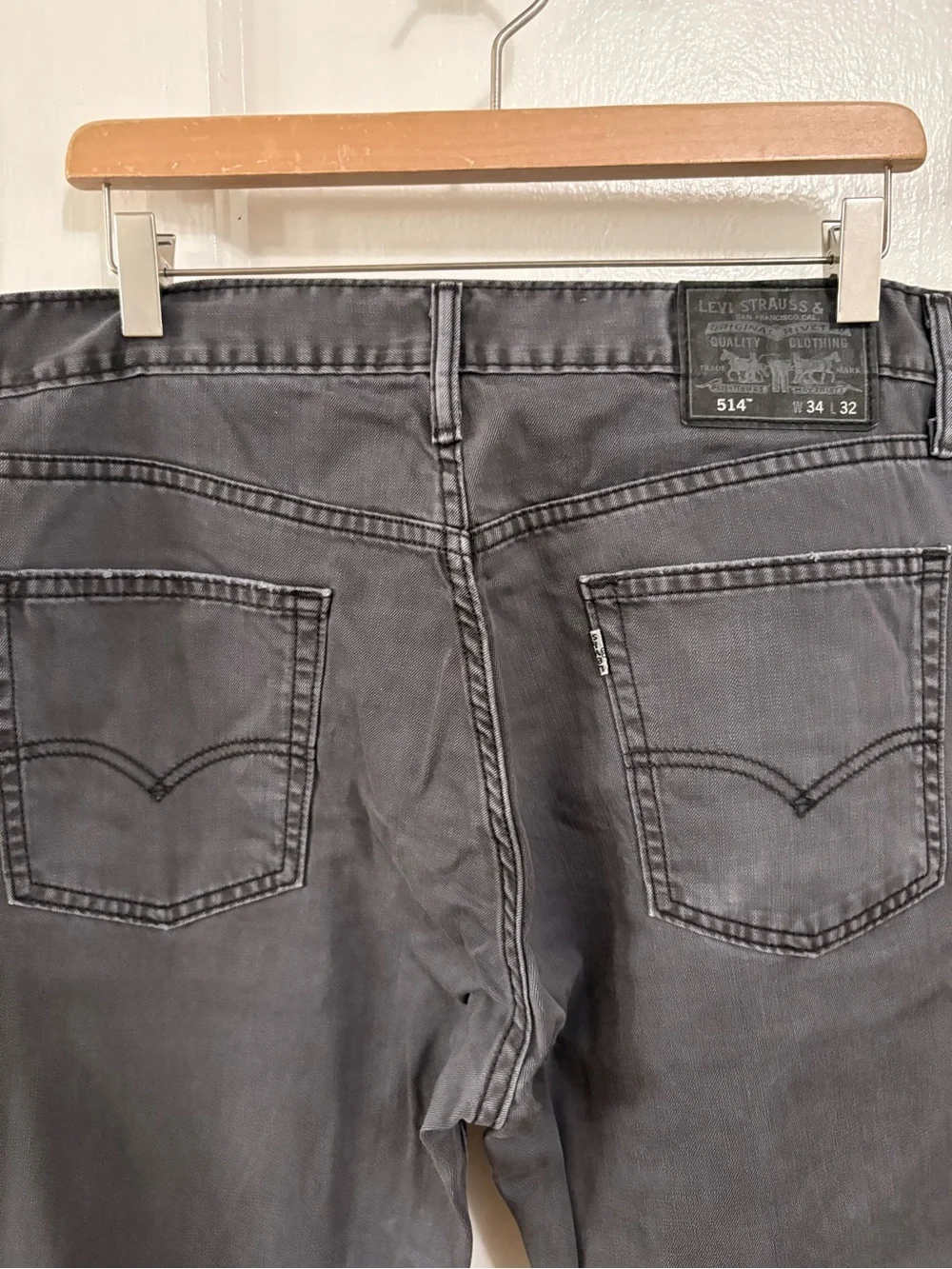 Levi's 514 Relaxed Straight Jeans in Charcoal